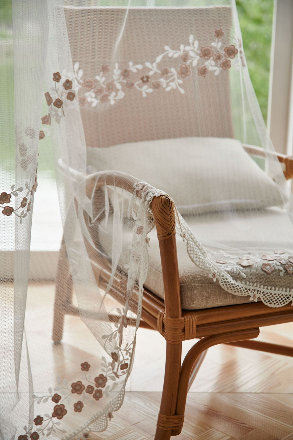 Embroidery Flower with Patterned Bottom Edge Sheer Curtain (Pink Flower)